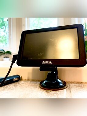 Magellan RoadMate 5000 (Model:
N509M-5000) portable GPS system.